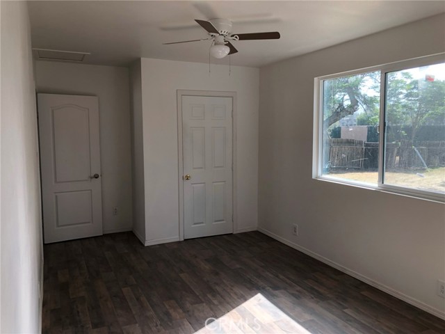 411 N Main, Lake Elsinore CA: https://media.crmls.org/medias/bed3eadc-e5ee-43eb-989f-ce3af69e053a.jpg
