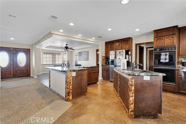 25733 Roundup Way, Apple Valley CA: https://media.crmls.org/medias/bed43e78-d3ad-4e94-a982-51b584ed41ed.jpg