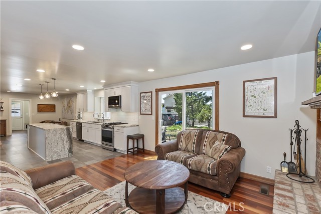 Detail Gallery Image 17 of 54 For 27513 St Bernard Ln, Lake Arrowhead,  CA 92352 - 5 Beds | 3 Baths