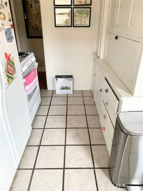 1116 E Appleton Street, Long Beach CA: https://media.crmls.org/medias/bed62cb6-c28c-4a65-a3e2-3924f20611b3.jpg
