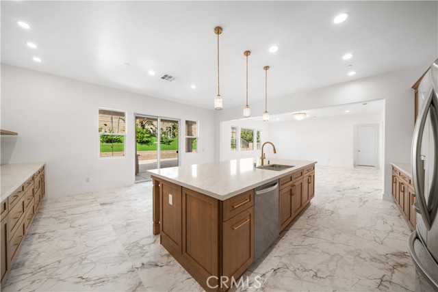 Detail Gallery Image 8 of 70 For 12210 Alamo, Rancho Cucamonga,  CA 91739 - 5 Beds | 4/1 Baths