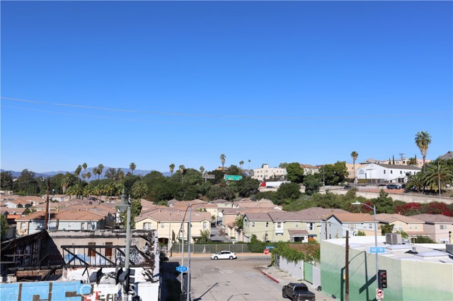 1526 E 1st Street, Los Angeles CA: https://media.crmls.org/medias/bed77a41-47ae-4f71-af2b-eaae11c70aa3.jpg