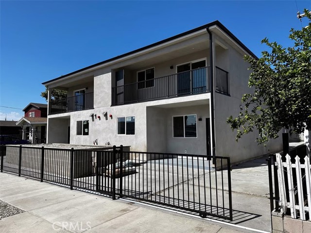 Detail Gallery Image 1 of 15 For 955 N Acacia Ave #B,  Compton,  CA 90220 - 3 Beds | 2/1 Baths