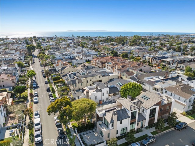 Detail Gallery Image 4 of 4 For 619 Narcissus, Corona Del Mar,  CA 92625 - 2 Beds | 2 Baths