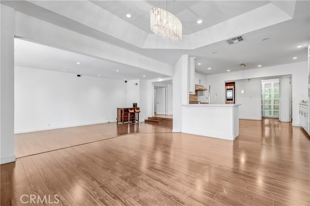 Detail Gallery Image 9 of 13 For 5333 Zelzah Ave #203,  Encino,  CA 91316 - 2 Beds | 2 Baths