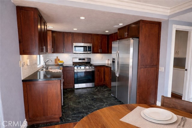 Detail Gallery Image 8 of 29 For 665 W 24th St #208,  San Pedro,  CA 90731 - 2 Beds | 2 Baths