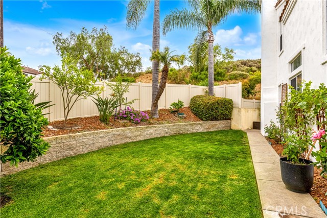 64 Vista del Valle, Aliso Viejo CA: https://media.crmls.org/medias/bed9d646-b9ac-4774-9620-5bfd6489ba2a.jpg