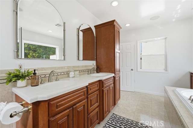 Detail Gallery Image 30 of 53 For 11916 Oxford Ave, Hawthorne,  CA 90250 - 3 Beds | 2 Baths