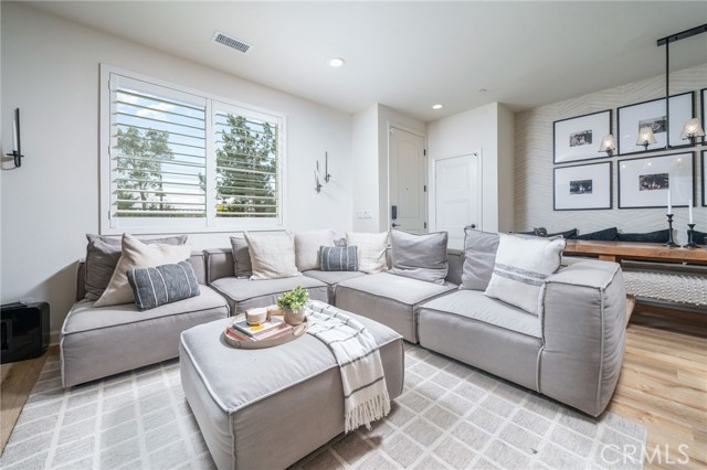 Detail Gallery Image 7 of 49 For 3580 E Lantern Paseo #142,  Ontario,  CA 91761 - 3 Beds | 2/1 Baths