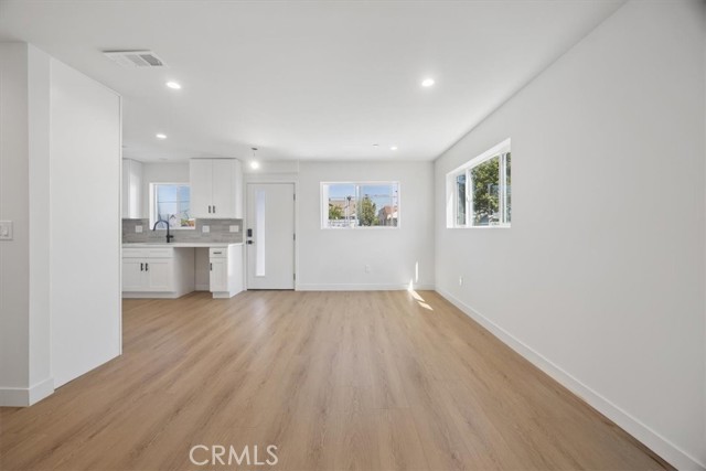 Detail Gallery Image 4 of 51 For 1154 W 67th, Los Angeles,  CA 90044 - – Beds | – Baths