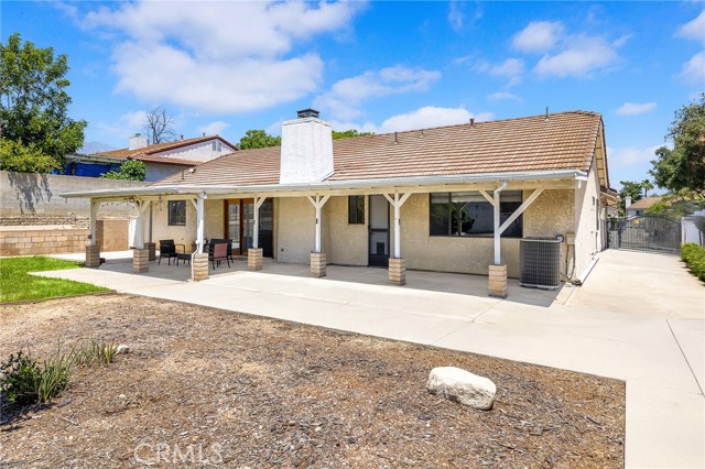 1491 N Omalley Way, Upland CA: https://media.crmls.org/medias/bedbfa18-8f99-4a7b-8f07-976f256624ae.jpg