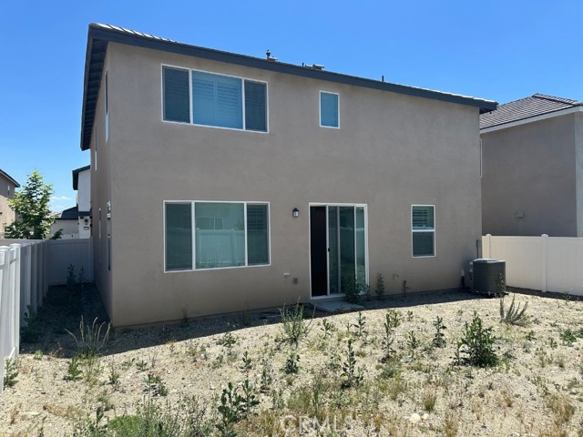 Detail Gallery Image 6 of 31 For 2511 Gunner Ridge Way, Rialto,  CA 92377 - 3 Beds | 2/1 Baths