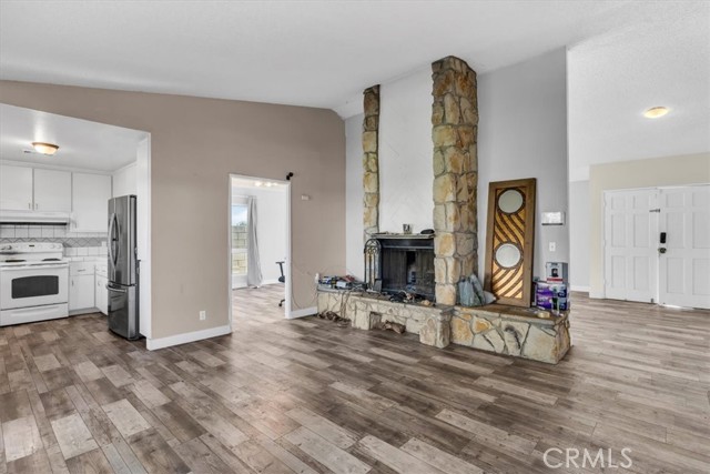 Detail Gallery Image 5 of 20 For 13806 Red Hill, Victorville,  CA 92395 - 4 Beds | 2 Baths