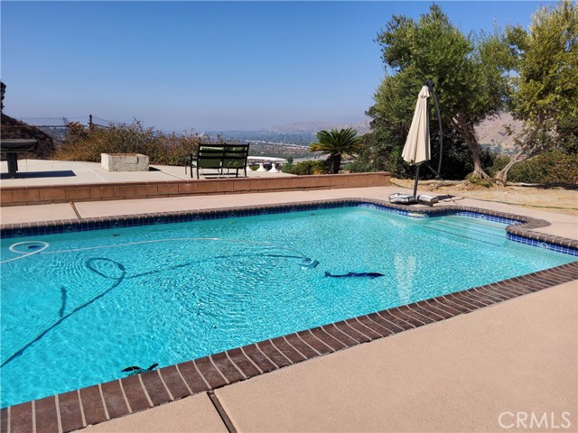 Detail Gallery Image 8 of 10 For 9050 Mulberry Dr, Sunland,  CA 91040 - 4 Beds | 2 Baths