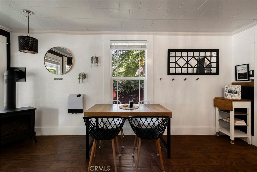 https://media.crmls.org/medias/bedd433e-28c9-487e-95e4-44d5aabc4923.jpg?preset=X-Large