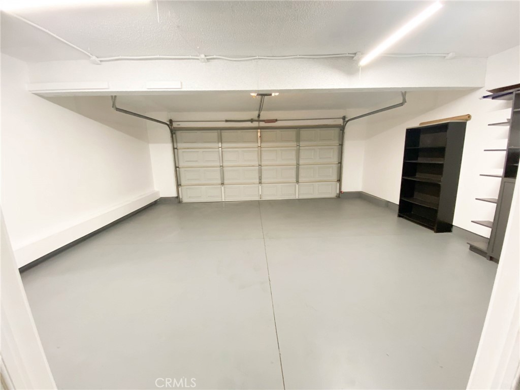 https://media.crmls.org/medias/bedd7271-b1f0-42f5-9ee3-3700f7c03c48.jpg?preset=X-Large
