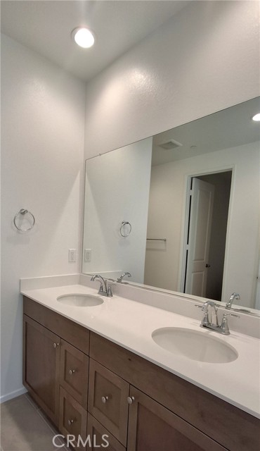 Detail Gallery Image 4 of 5 For 209 Everlast Ct, Hemet,  CA 92543 - 4 Beds | 3 Baths