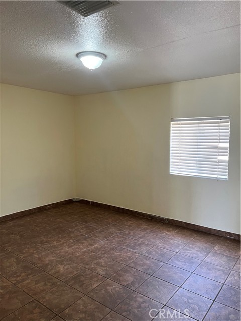 924 N Quince Avenue, Rialto CA: https://media.crmls.org/medias/bedff5bc-60e0-4c16-919b-966cdd043952.jpg