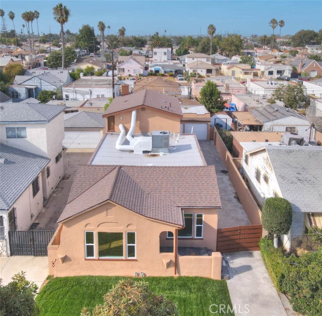 547 W 106th Street, Los Angeles CA: https://media.crmls.org/medias/bee08984-285d-4698-b427-b3c2423f847c.jpg
