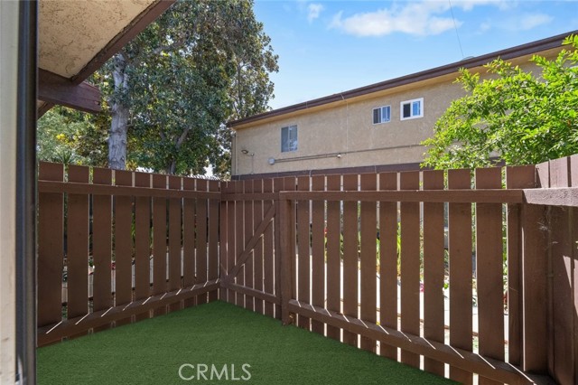 Detail Gallery Image 17 of 39 For 7321 Lennox Ave #F5,  Van Nuys,  CA 91405 - 2 Beds | 2/1 Baths