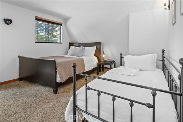 836 E Mountain View Boulevard, Big Bear City CA: https://media.crmls.org/medias/bee1d8d1-025f-4dc1-8297-fa3df8e4b7f6.jpg