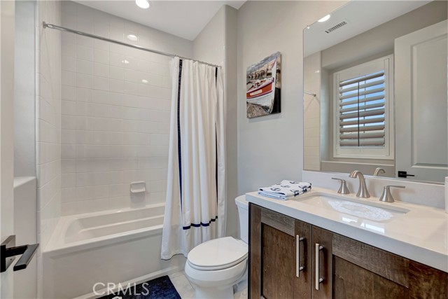 17311 Juniper Lane, Huntington Beach CA: https://media.crmls.org/medias/bee25700-089c-4c42-866e-dcf76f63aa98.jpg