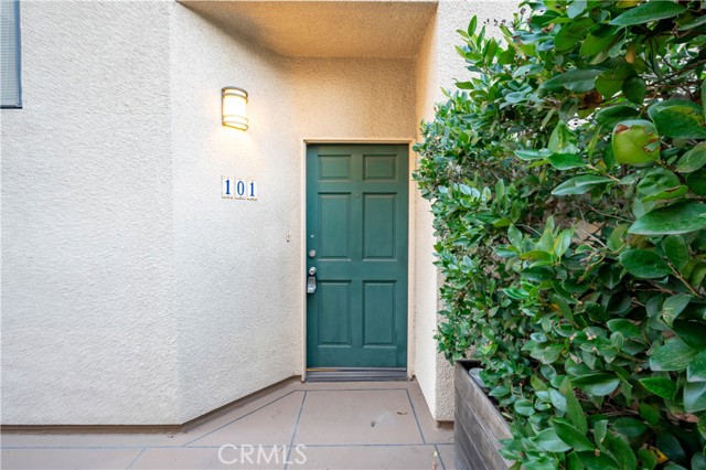 Detail Gallery Image 1 of 15 For 484 S Euclid Ave #101,  Pasadena,  CA 91101 - 2 Beds | 3 Baths