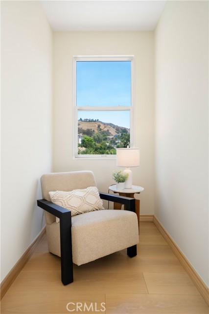 3318 Durham Court, Burbank CA: https://media.crmls.org/medias/bee3bb4d-23a9-490f-aacc-78a9a01f4ad7.jpg