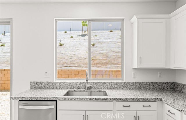 Detail Gallery Image 14 of 38 For 25183 Greythorne Dr, Menifee,  CA 92586 - 4 Beds | 3/1 Baths