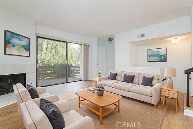 5711 Owensmouth Avenue, Woodland Hills CA: https://media.crmls.org/medias/bee438ed-3505-4447-96ef-ae229c8913bc.jpg