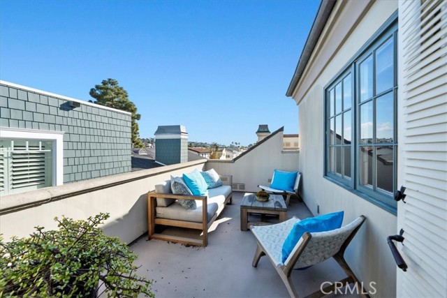 429 5th Street, Manhattan Beach, California 90266, 5 Bedrooms Bedrooms, ,4 BathroomsBathrooms,Residential,For Sale,429 5th Street,CRSB24199312