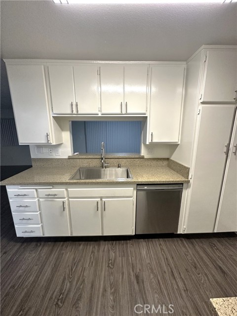 Detail Gallery Image 11 of 24 For 18225 Kingsdale Ave #207,  Redondo Beach,  CA 90278 - 3 Beds | 2 Baths