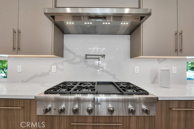 Detail Gallery Image 20 of 46 For 4801 Abbeyville Ave, Woodland Hills,  CA 91364 - 5 Beds | 5/2 Baths