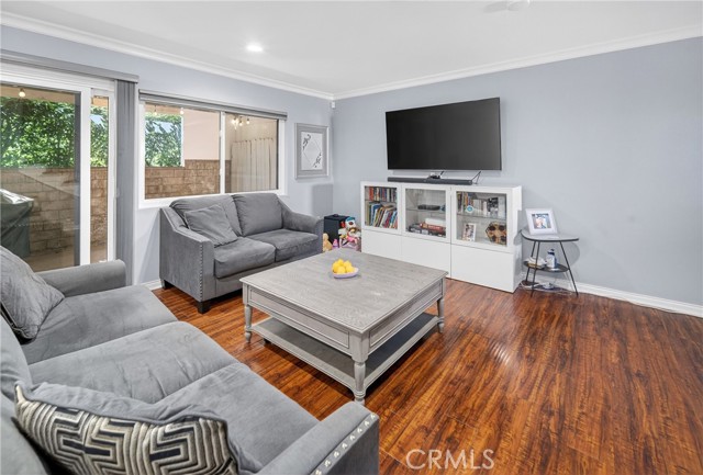 Detail Gallery Image 9 of 31 For 7046 De Celis Pl #7,  Lake Balboa,  CA 91406 - 2 Beds | 2/1 Baths