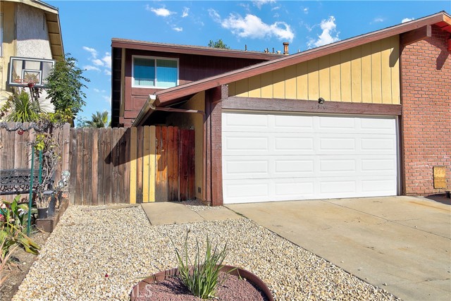 Detail Gallery Image 2 of 36 For 3570 Raven, Lake Elsinore,  CA 92530 - 3 Beds | 2 Baths