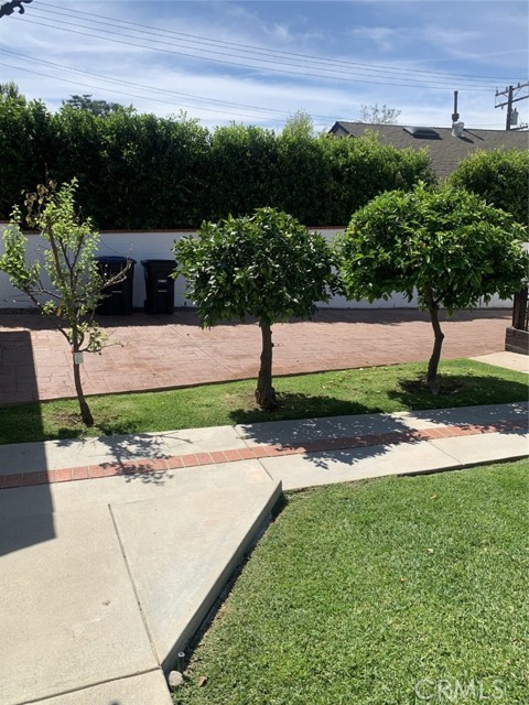 Detail Gallery Image 2 of 44 For 1718 Cleveland Rd, Glendale,  CA 91202 - 3 Beds | 3 Baths