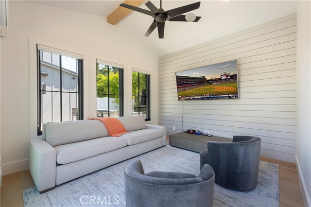 Detail Gallery Image 41 of 46 For 17631 Tarzana St, Encino,  CA 91316 - 5 Beds | 6/1 Baths