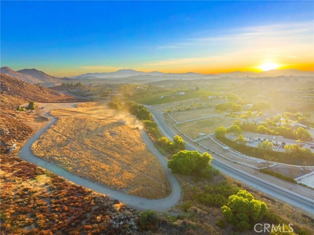 36520 E Benton Road, Temecula CA: https://media.crmls.org/medias/bee61ac6-8d98-46f2-87ed-dcece5bfac55.jpg
