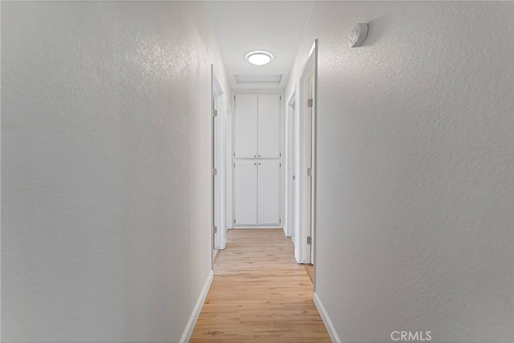 https://media.crmls.org/medias/bee6fc19-759f-4868-a14d-7101ac1f514a.jpg?preset=X-Large