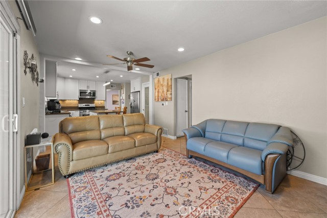 Detail Gallery Image 14 of 35 For 19402 Nestor Ave, Carson,  CA 90746 - 4 Beds | 2/1 Baths