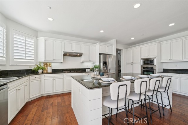 Detail Gallery Image 17 of 75 For 4805 Dovehurst Way, Fontana,  CA 92336 - 4 Beds | 4 Baths