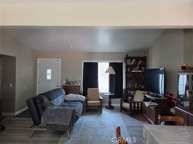 Detail Gallery Image 2 of 12 For 13200 13202 Wentworth St, Arleta,  CA 91331 - 5 Beds | 3 Baths