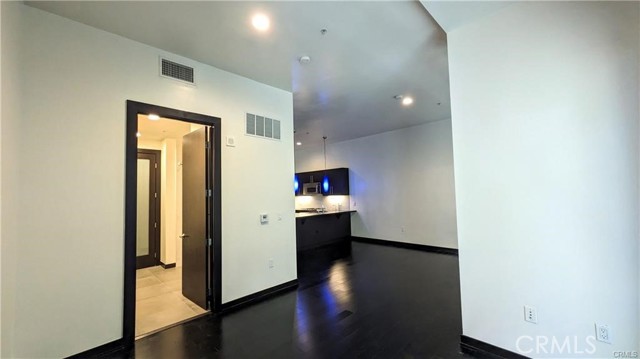 Detail Gallery Image 5 of 15 For 655 S Hope St #806,  Los Angeles,  CA 90017 - 1 Beds | 1 Baths