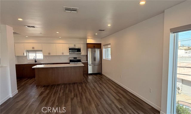 Detail Gallery Image 24 of 25 For 1418 S Cloverdale Ave, Los Angeles,  CA 90019 - 3 Beds | 3 Baths