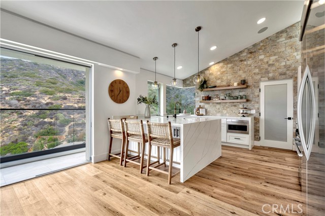 Detail Gallery Image 17 of 68 For 553 Temple Hills Dr, Laguna Beach,  CA 92651 - 5 Beds | 4/1 Baths
