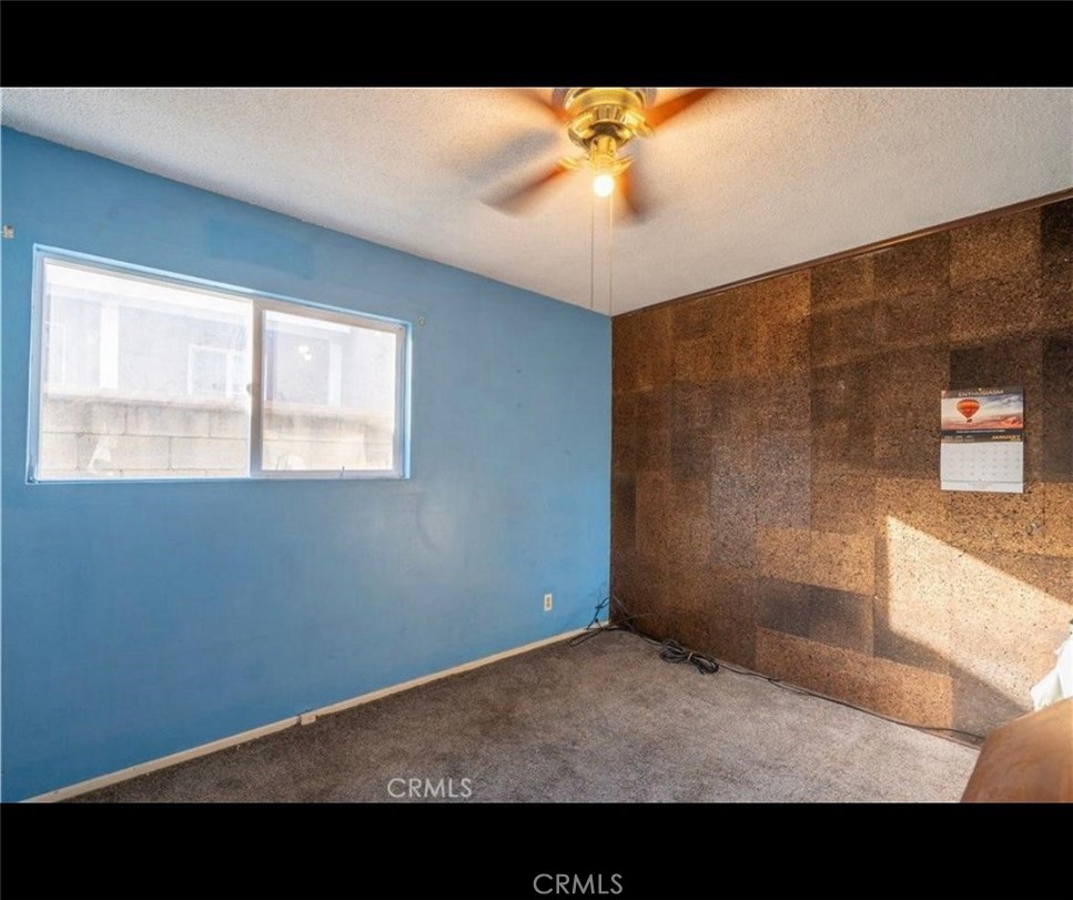 https://media.crmls.org/medias/bee8e9ce-2fda-49a9-9b43-7d76c93129bc.jpg?preset=X-Large