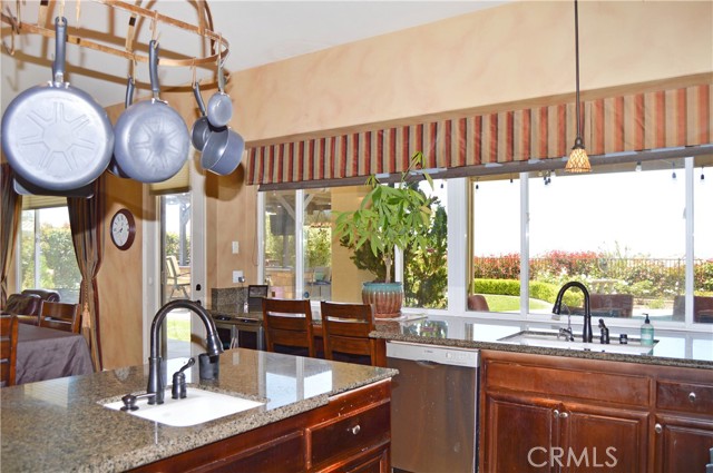 Detail Gallery Image 22 of 75 For 13622 Canyon Crest Rd, Yucaipa,  CA 92399 - 5 Beds | 3 Baths