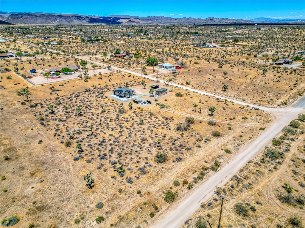 https://media.crmls.org/medias/bee9592f-a147-4e70-a5ba-167a22048cff.jpg?preset=X-Large