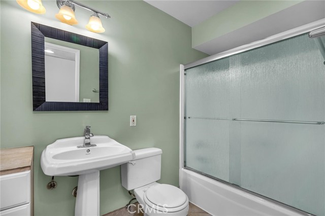 Detail Gallery Image 8 of 12 For 5700 Etiwanda Ave #209,  Tarzana,  CA 91356 - 3 Beds | 2 Baths