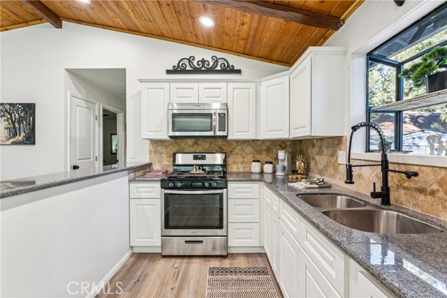 Detail Gallery Image 11 of 27 For 937 E Fairway, Big Bear City,  CA 92314 - 2 Beds | 1 Baths